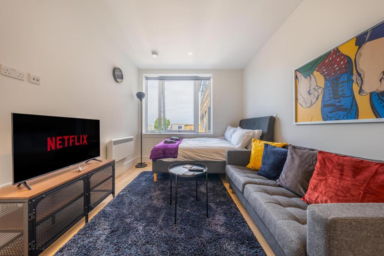 Cozy Apartments - Free Wifi And Parking Onsite Feltham Kültér fotó