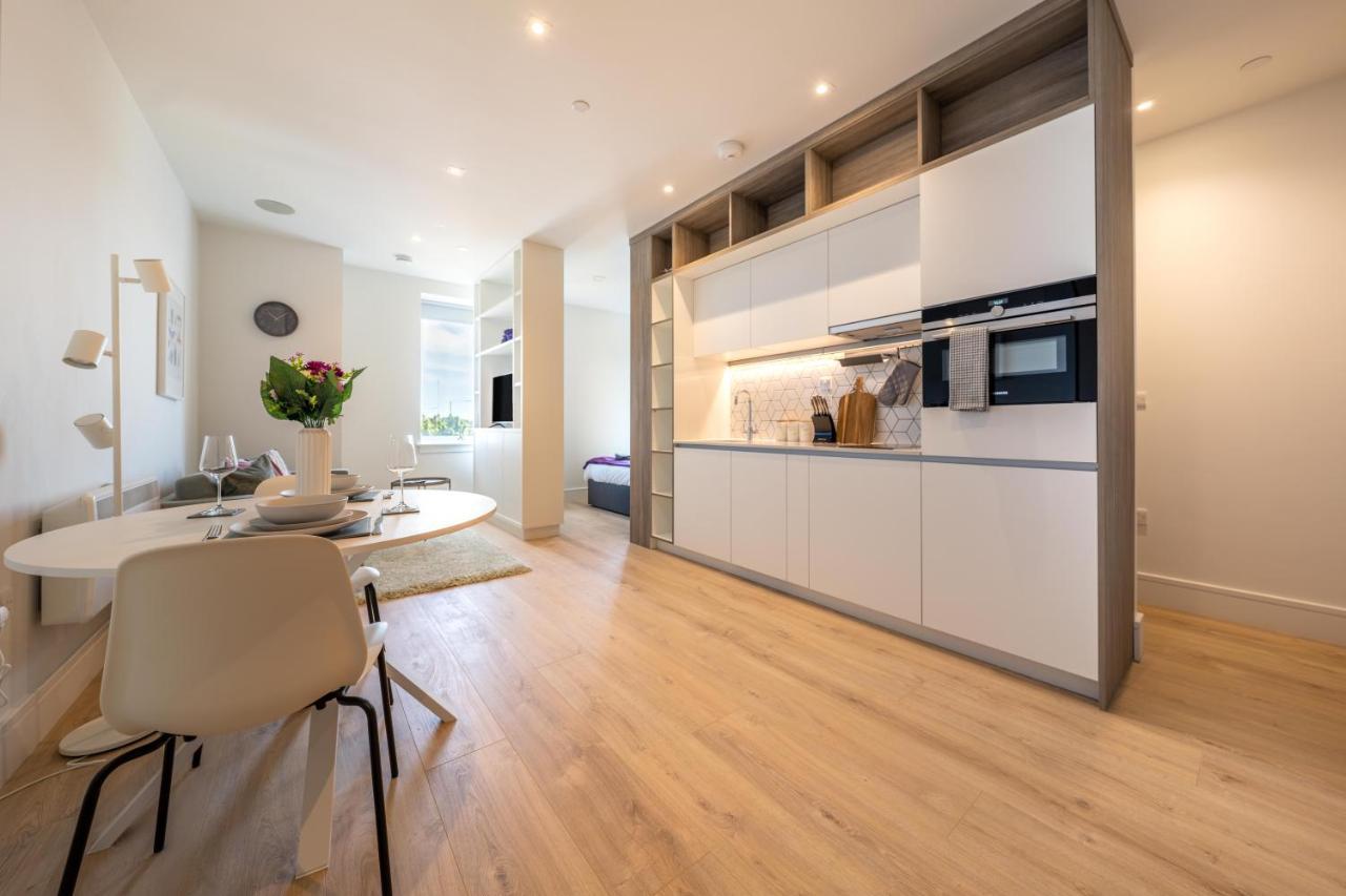 Cozy Apartments - Free Wifi And Parking Onsite Feltham Kültér fotó