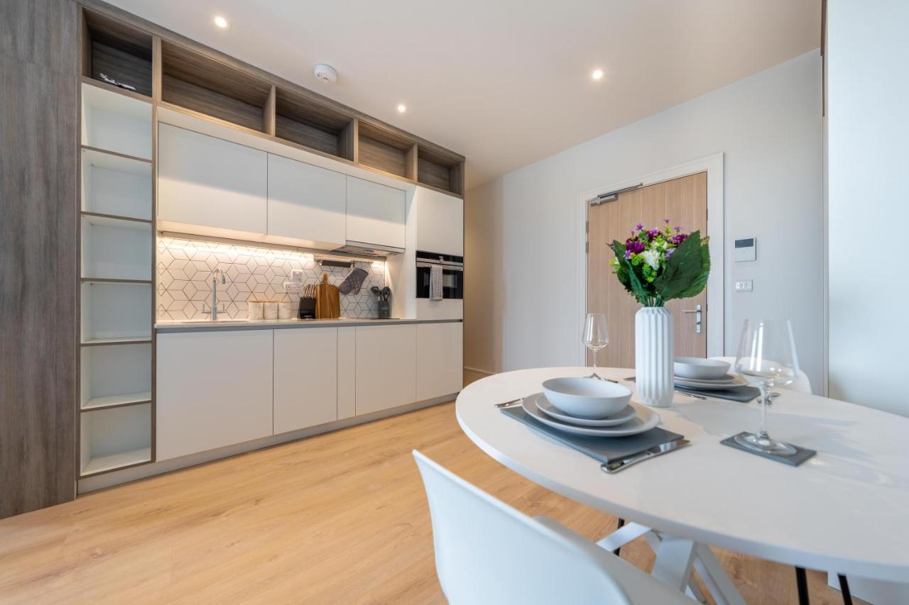 Cozy Apartments - Free Wifi And Parking Onsite Feltham Kültér fotó