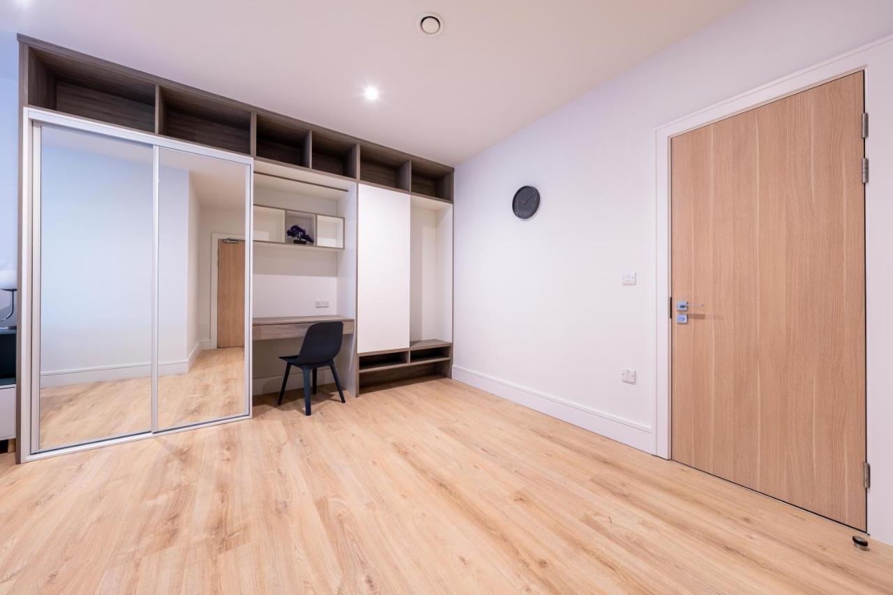 Cozy Apartments - Free Wifi And Parking Onsite Feltham Kültér fotó