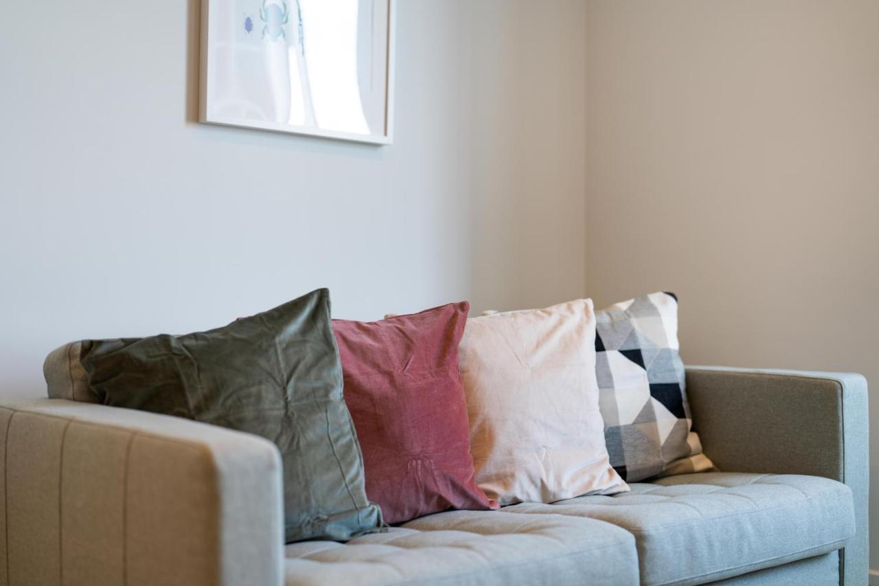 Cozy Apartments - Free Wifi And Parking Onsite Feltham Kültér fotó