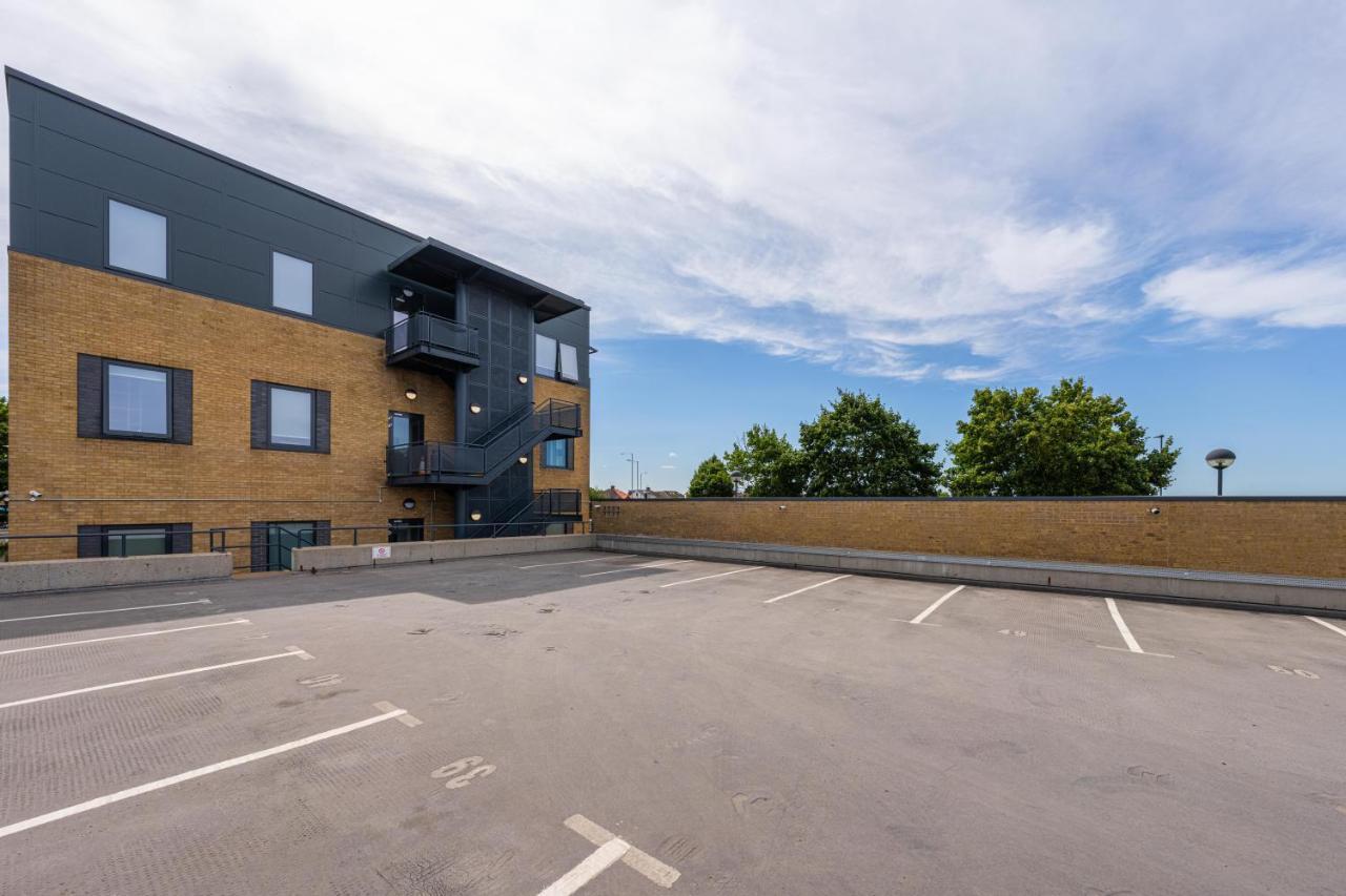 Cozy Apartments - Free Wifi And Parking Onsite Feltham Kültér fotó
